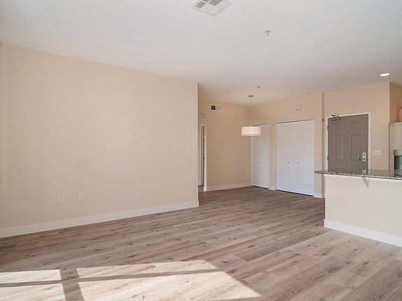 5th image of 1501 Front St Unit 426