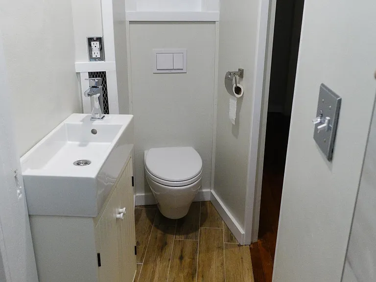 926 Greenwood Ave NE #9 — Photo 6