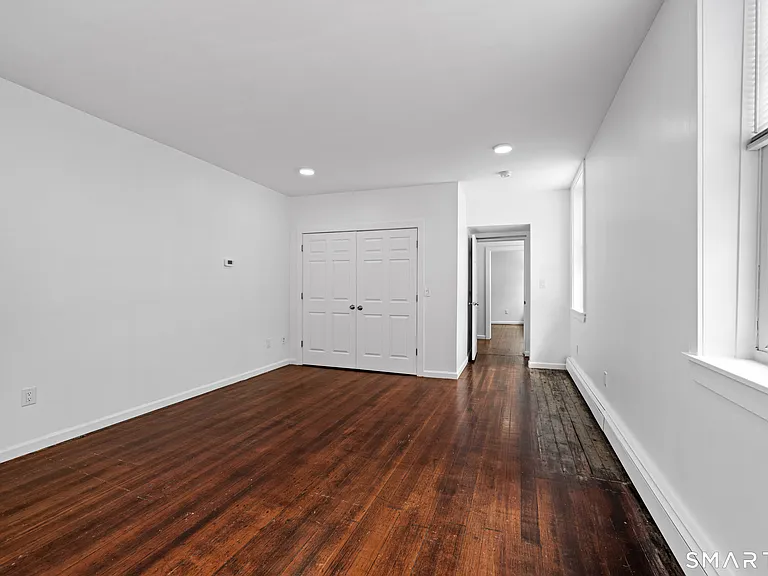 18 Bank St — Photo 11
