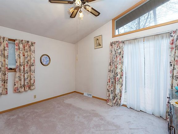5th image of 4624 26th Ave