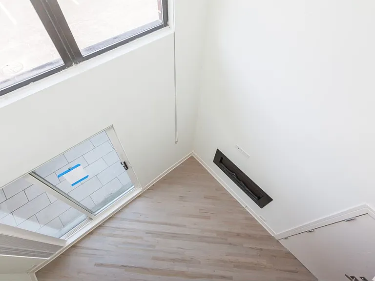 952 W Grace St #202 — Photo 13