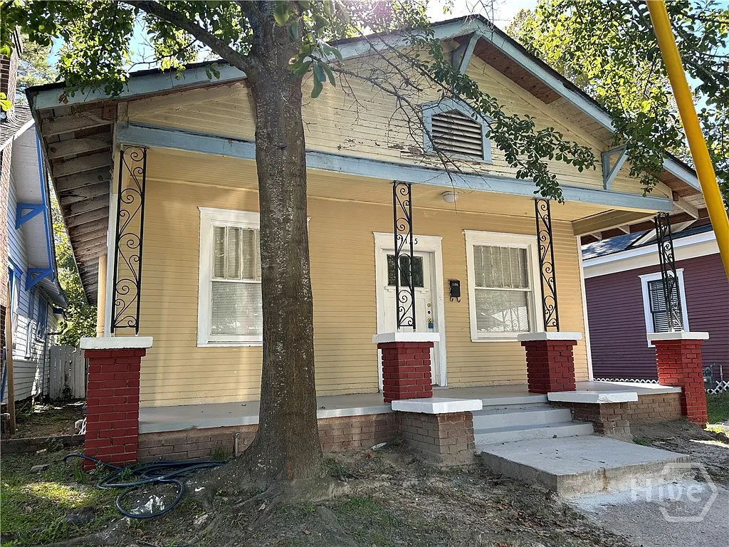 4 bed, 1.0 bath, 1600 sqft, $1,600 — Photo 2