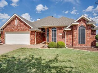 4801 Pinehurst Dr, Wichita Falls, TX 76310