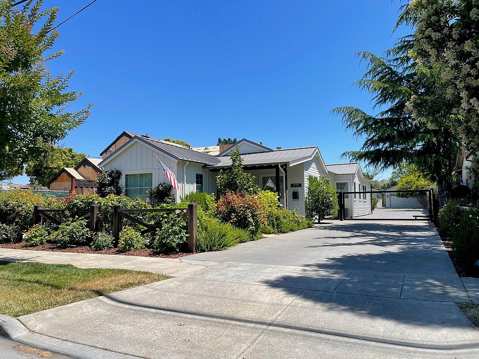 1st image of 2194 Coastland Ave