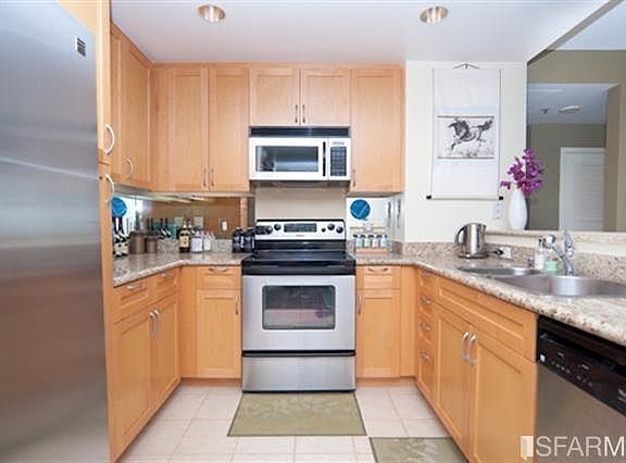 3rd image of 250 King St Unit 1214