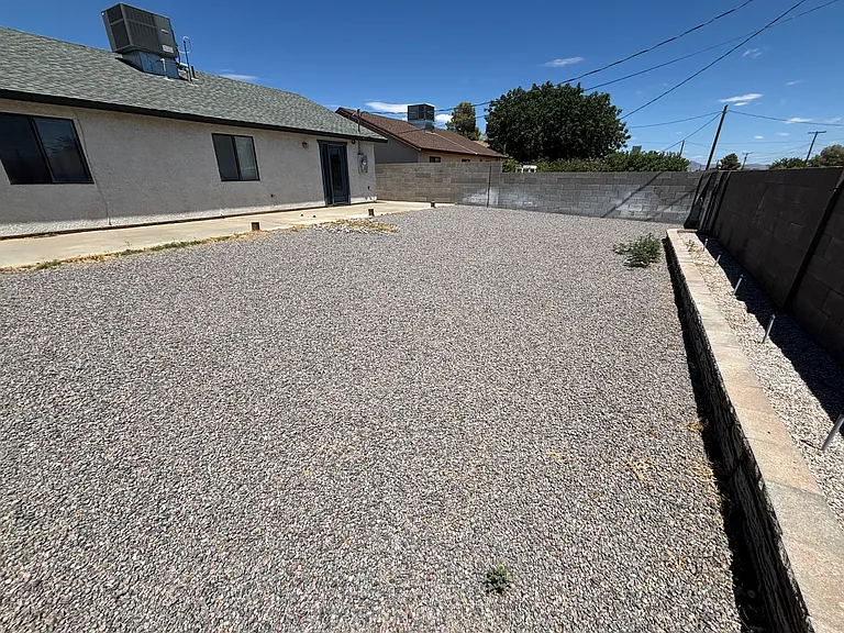 2280 E McVicar Ave — Photo 11