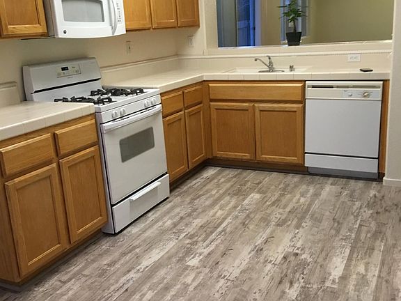5th image of 1020 Westgate Dr