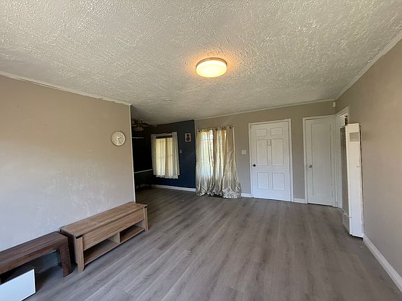 3rd image of 215 Hunter Ave