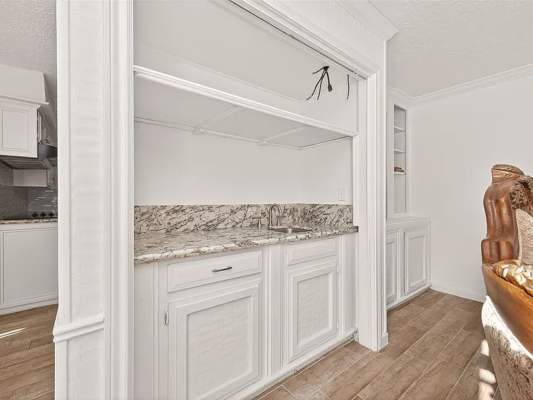 3815 Fernglade Dr — Photo 8