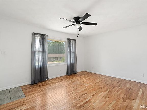 5th image of 3838 Wesley Ln