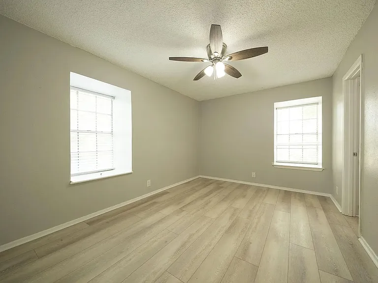 1717 N Locust St — Photo 25