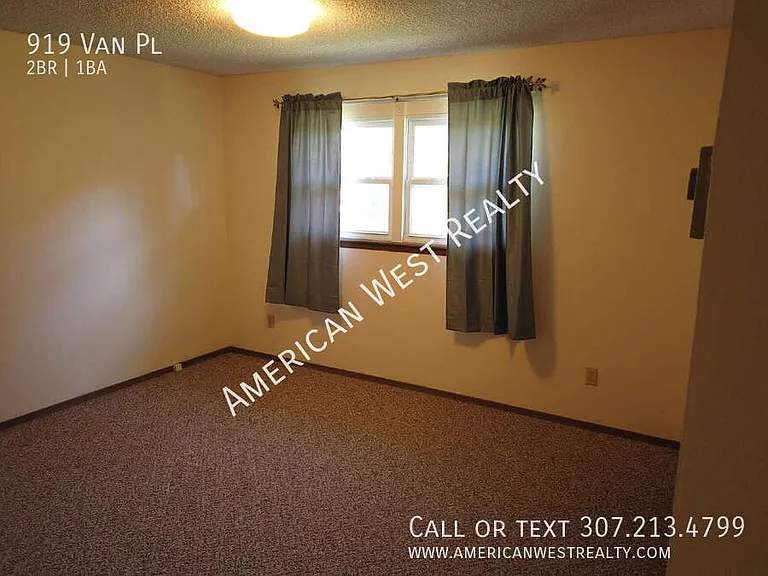 919 Van Pl — Photo 9