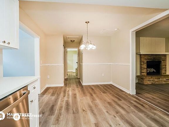 4th image of 1617 Rush Ave