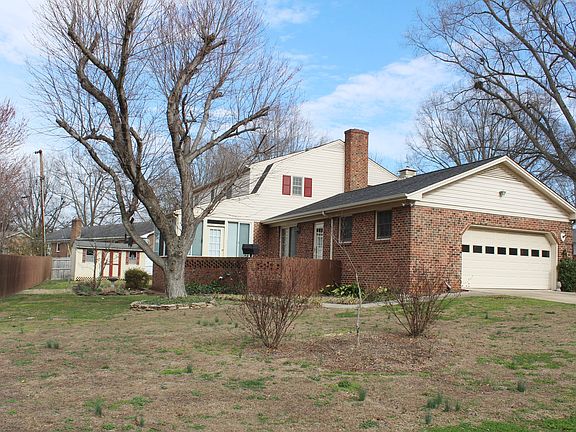 Side-entry Garage & Yard