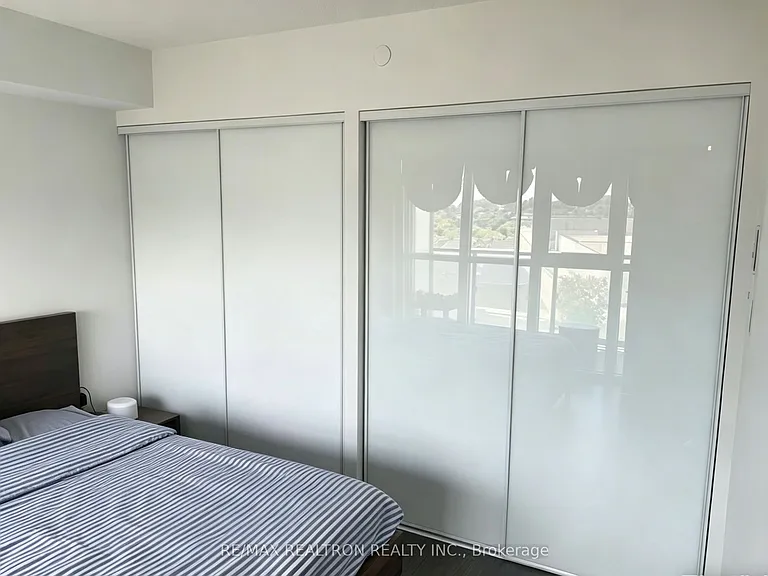 225 Village Green Sq #609 — Photo 5