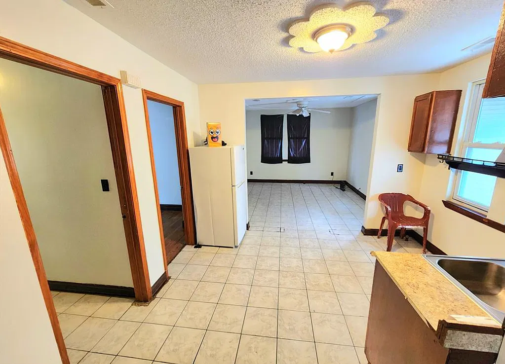 2 bed, 1200 sqft, $1,200 — Photo 4