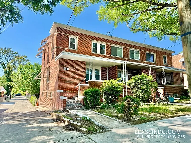 733 Crittenden St NE — Photo 29
