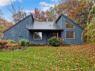 21 Fawnbrook Ln, Simsbury, CT 06070