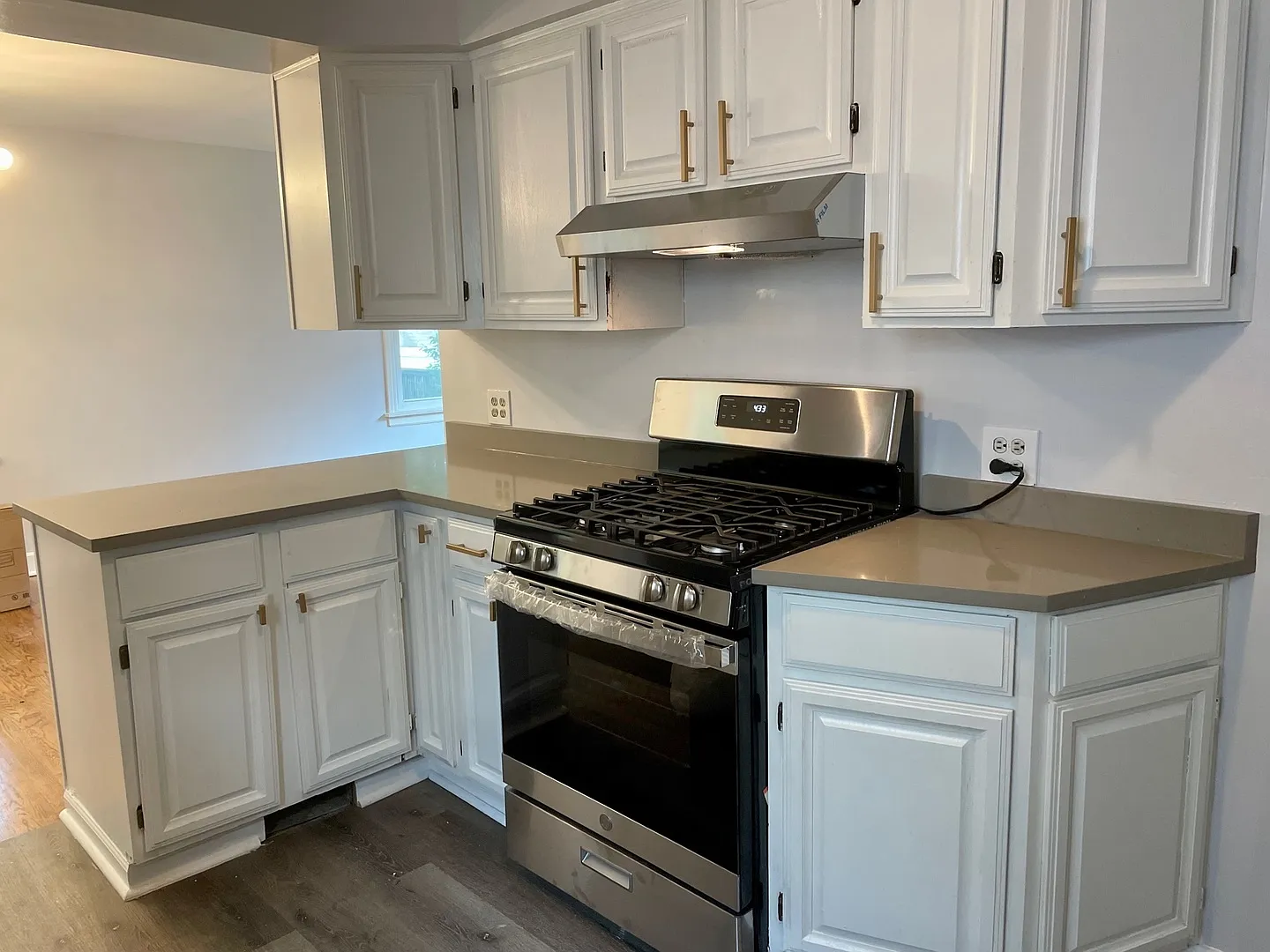 3 bed, 1.5 bath, 1222 sqft, $2,500 — Photo 2
