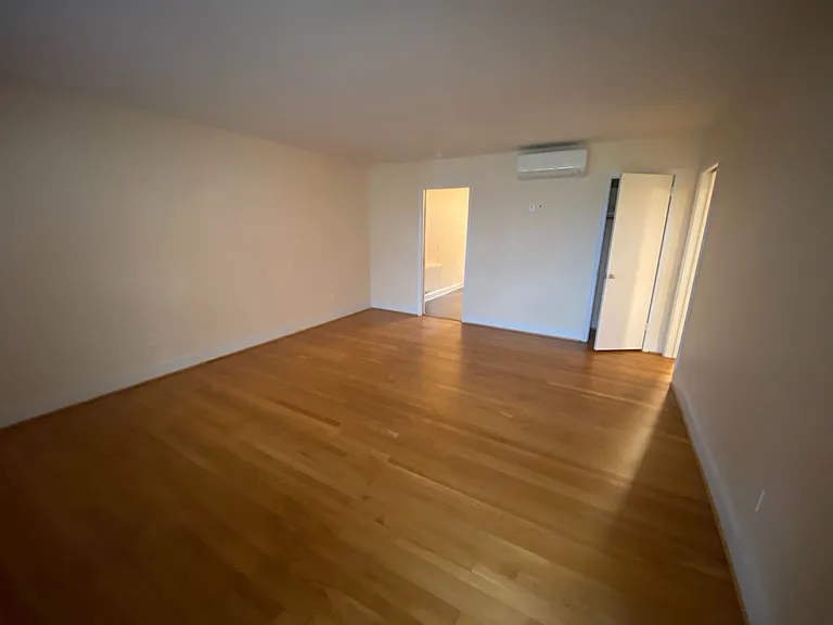 4030 Forest Hill Ave #8 — Photo 4
