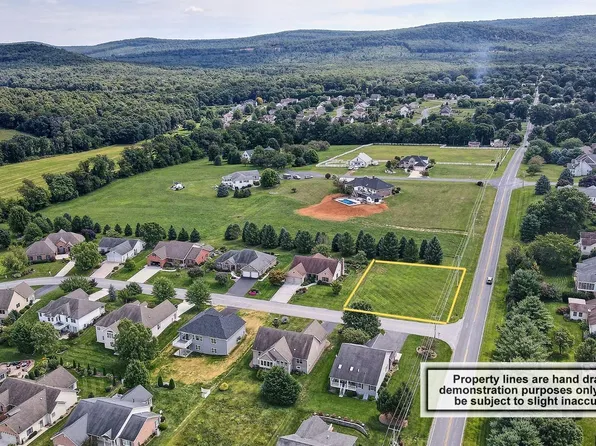 6167 Oak Leaf Ln N, Fayetteville, PA 17222