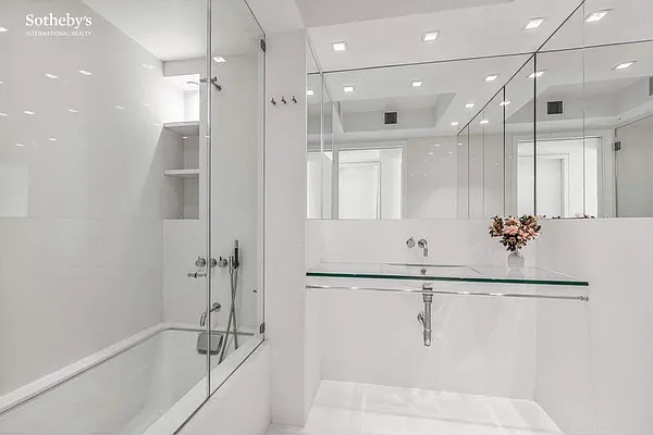 Sold by Sotheby's International Realty | media 6