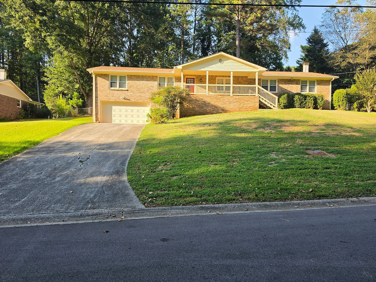 Stunning Updated 4BR Brick Home in Smyrna Pet Friendly with Fenced Yard — Photo 2