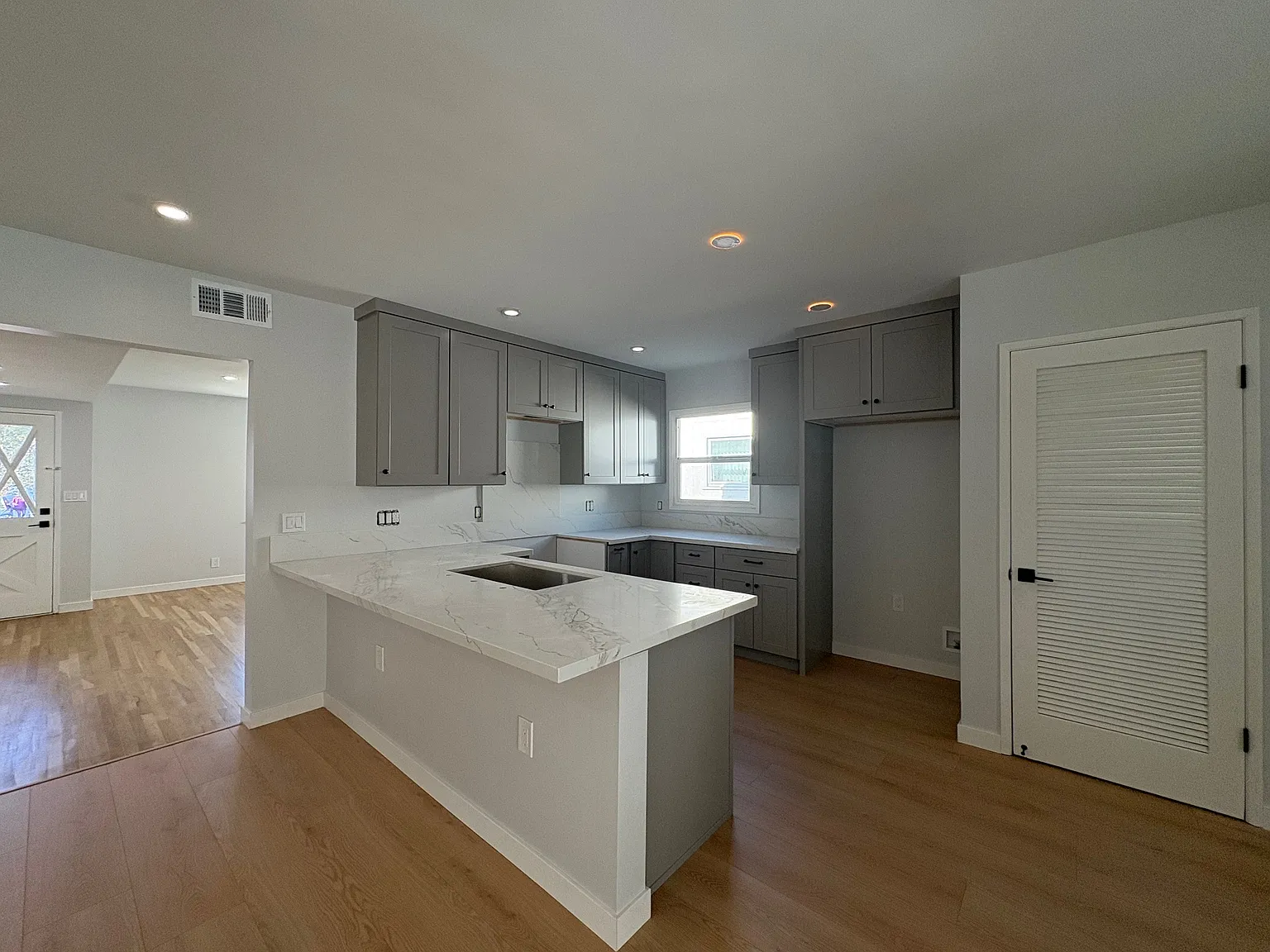 3 bed, 1493 sqft, $4,500 — Photo 3