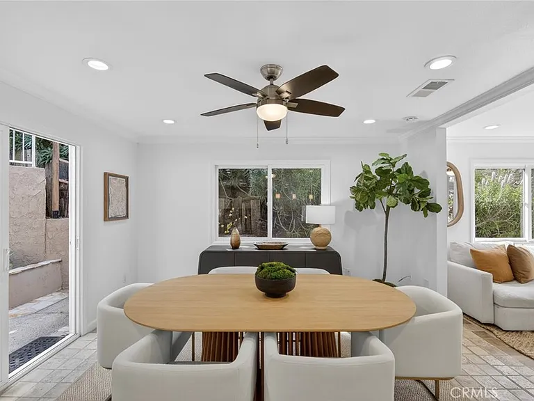 431 Nyes Pl — Photo 13