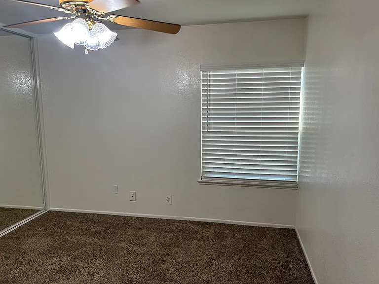 10'X10' MASTER BEDROOM HAS NEW 2" CUSTOM BLINDS