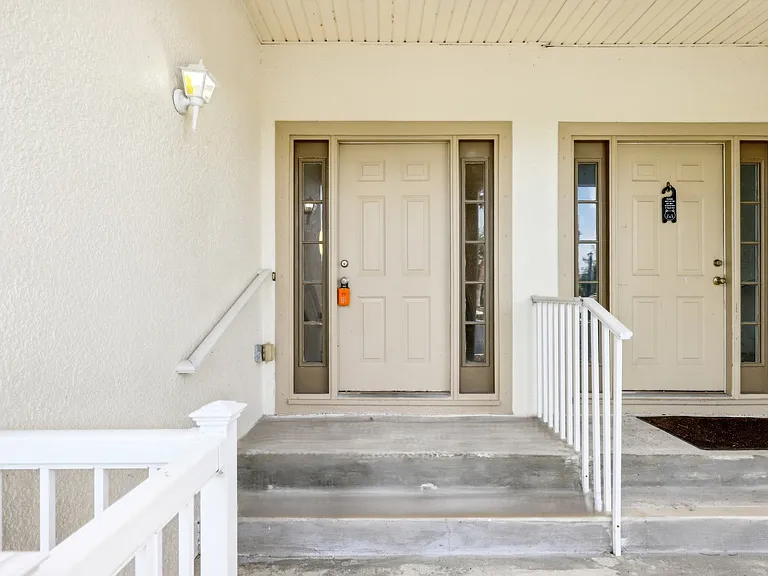 Devon Circle Apartments — Photo 38
