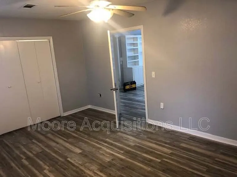 1113 W Walker St — Photo 7