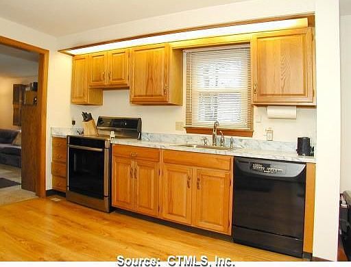 3rd image of 89 Tall Pines Ln