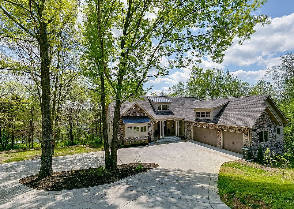 2nd image of 1410 Colony Ct E