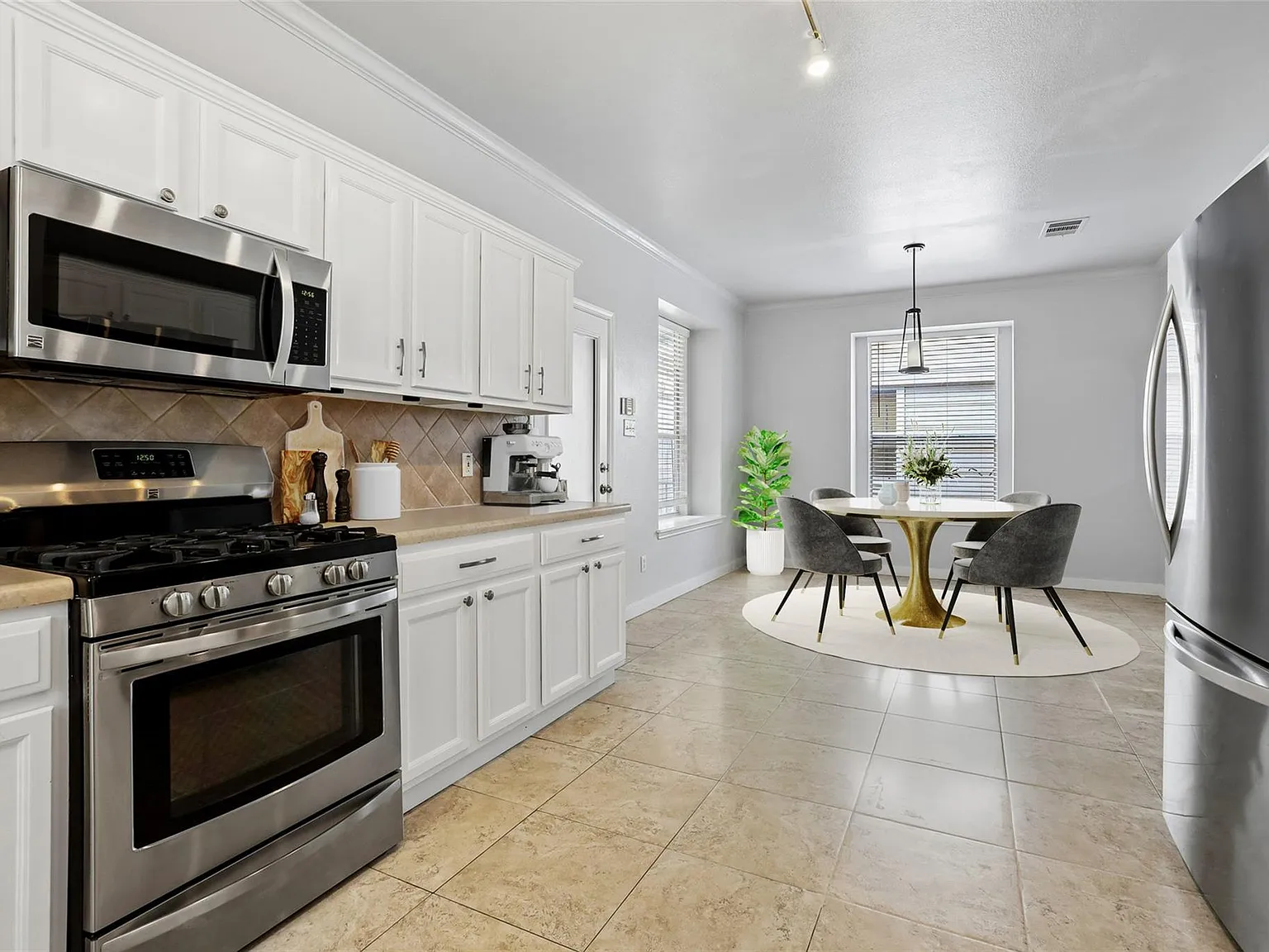 4 bed, 3.0 bath, 1788 sqft, $2,000 — Photo 4