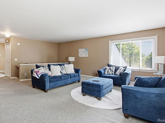 4th image of 735 Claire Pointe Cir