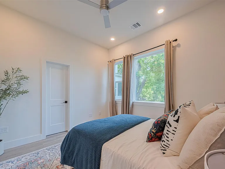 2909 Nagle St — Photo 22