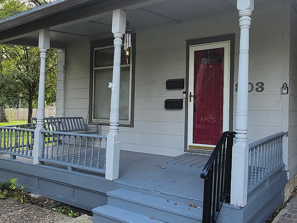 803 1/2 Neosho St