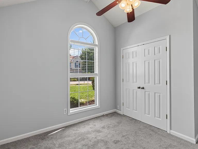 113 Westchester Dr — Photo 15