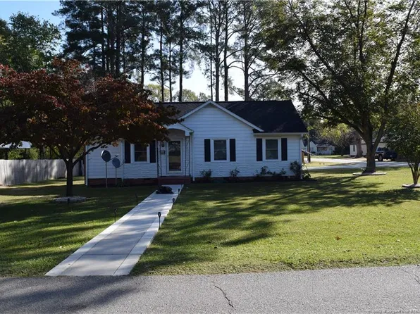 304 N Wright St, Raeford, NC 28376