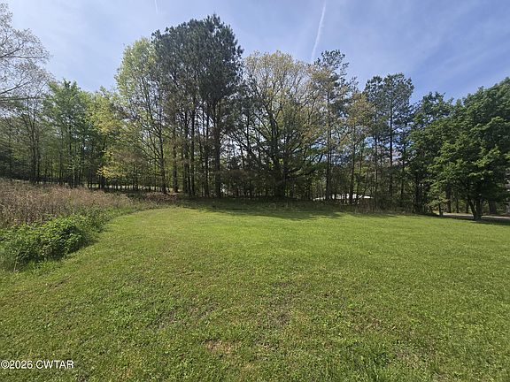 5th image of 633 Shaw Rd