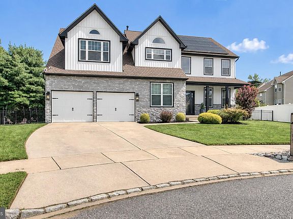 3rd image of 109 Pine Dr