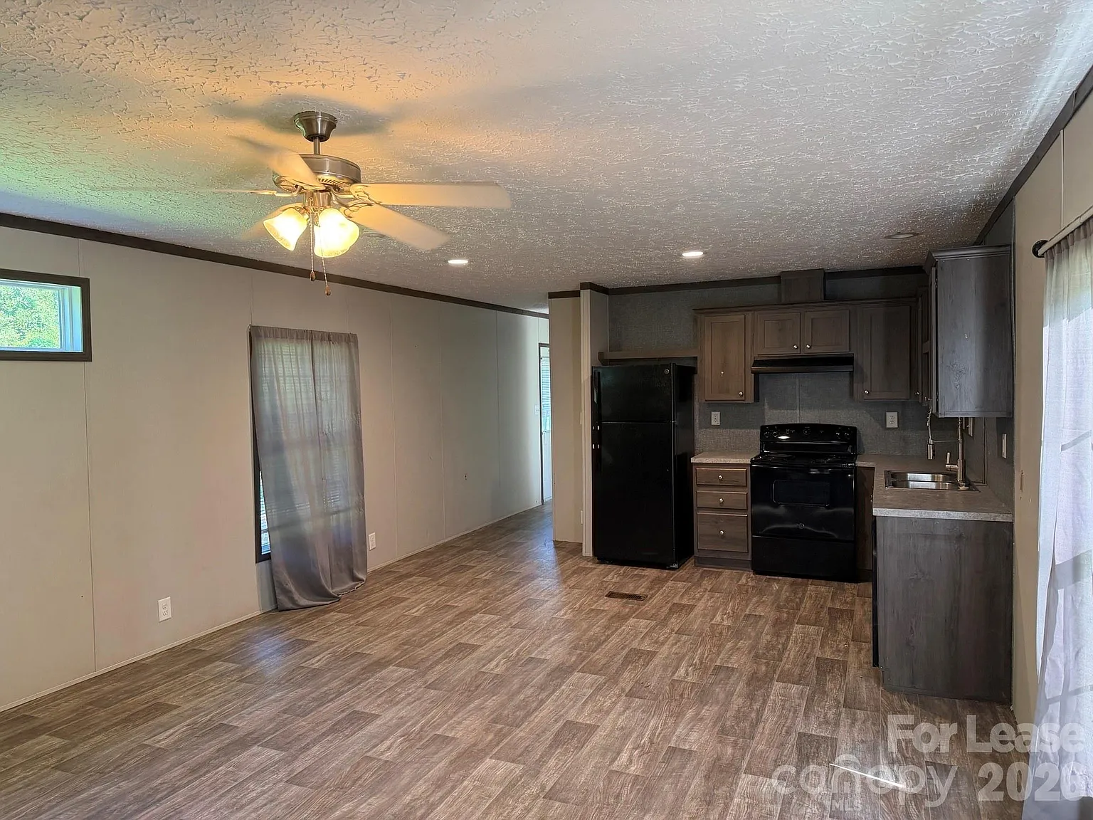 3 bed, 1074.0 bath, $1,500 — Photo 2