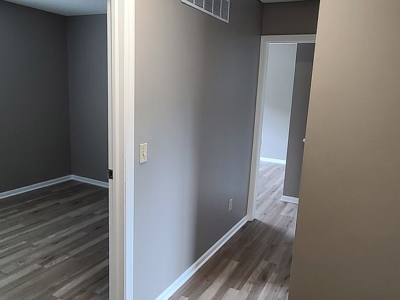 5th image of 475 Sandburr Dr