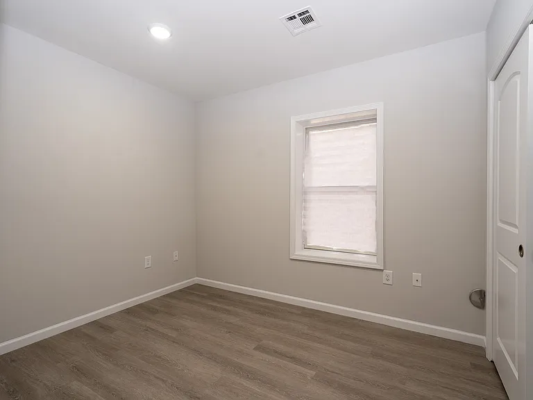 704 Warren St #1 — Photo 14