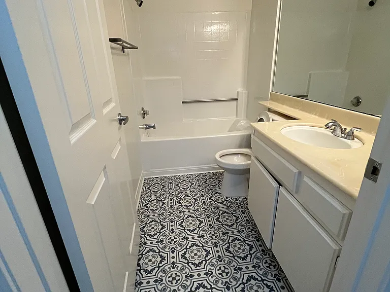 5712 Camellia Ave #103 — Photo 5