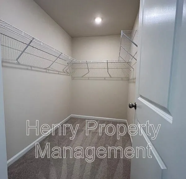 839 McKenzie Park Ter — Photo 10