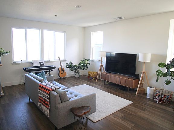 2nd image of 2929 Corvin Dr #205
