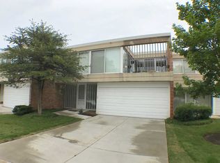 99 Wellington Rd, Northbrook, IL 60062