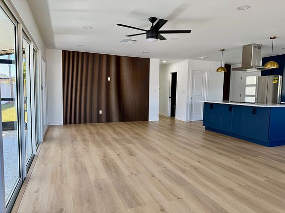 4th image of 3930 E Eden Roc Cir